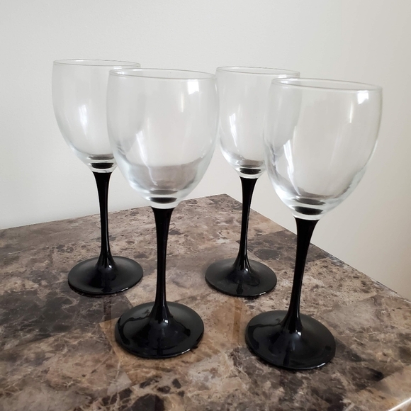 Vintage Luminarc Domino Set Of 4 Wine Glasses - Picture 1 of 2